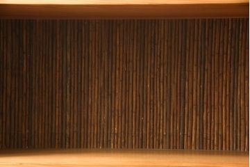 ビンテージ家具　未使用展示品　三方肥松(老松、アブラマツ)　珍しい材でつくられた、木目の美しさが目を引く茶棚(収納棚、茶箪笥、飾り棚、ヴィンテージ)(R-053567)