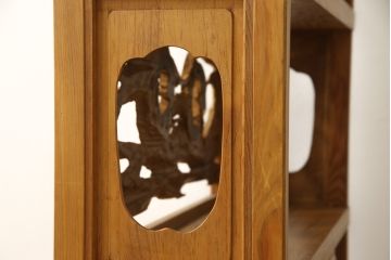 ビンテージ家具　未使用展示品　三方肥松(老松、アブラマツ)　珍しい材でつくられた、木目の美しさが目を引く茶棚(収納棚、茶箪笥、飾り棚、ヴィンテージ)(R-053567)