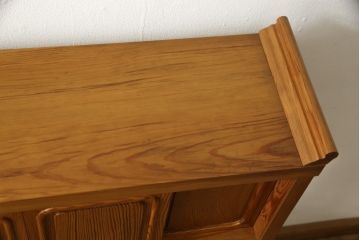 ビンテージ家具　未使用展示品　三方肥松(老松、アブラマツ)　珍しい材でつくられた、木目の美しさが目を引く茶棚(収納棚、茶箪笥、飾り棚、ヴィンテージ)(R-053567)