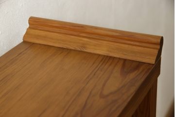 ビンテージ家具　未使用展示品　三方肥松(老松、アブラマツ)　珍しい材でつくられた、木目の美しさが目を引く茶棚(収納棚、茶箪笥、飾り棚、ヴィンテージ)(R-053567)