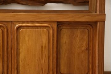 ビンテージ家具　未使用展示品　三方肥松(老松、アブラマツ)　珍しい材でつくられた、木目の美しさが目を引く茶棚(収納棚、茶箪笥、飾り棚、ヴィンテージ)(R-053567)