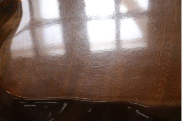 中古　特大　脚のデザインが印象的!詰まった木目が魅力の総ケヤキ材一枚板の座卓(ローテーブル、センターテーブル)(R-053568)