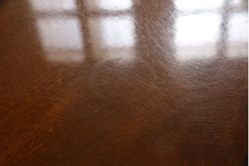 中古　特大　脚のデザインが印象的!詰まった木目が魅力の総ケヤキ材一枚板の座卓(ローテーブル、センターテーブル)(R-053568)