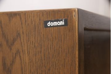 中古　カリモク　domani(ドマーニ)　Morganton(モーガントン)　直線的なフォルムとゴールドの金具がお洒落なドロアーチェスト(サイドチェスト)(定価約12万円)(R-053570)