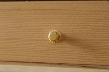 中古　美品　大阪泉州　衣装盆付き　黒檀のアクセントが粋な雰囲気を醸し出す総桐箪笥(桐たんす、着物箪笥、引き出し、チェスト)(定価約200万円)(R-053576)