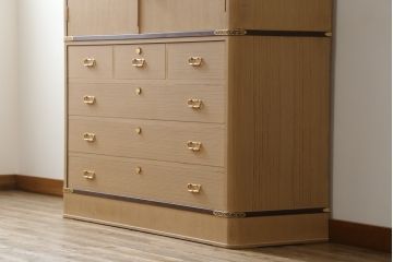 中古　美品　大阪泉州　衣装盆付き　黒檀のアクセントが粋な雰囲気を醸し出す総桐箪笥(桐たんす、着物箪笥、引き出し、チェスト)(定価約200万円)(R-053576)