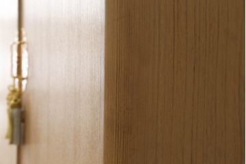中古　美品　大阪泉州　衣装盆付き　黒檀のアクセントが粋な雰囲気を醸し出す総桐箪笥(桐たんす、着物箪笥、引き出し、チェスト)(定価約200万円)(R-053576)