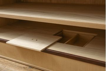 中古　美品　大阪泉州　衣装盆付き　黒檀のアクセントが粋な雰囲気を醸し出す総桐箪笥(桐たんす、着物箪笥、引き出し、チェスト)(定価約200万円)(R-053576)