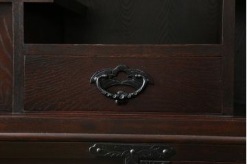 中古　美品　桜木作　岩谷堂箪笥　深い木色と立派な金具が凛とした雰囲気を醸し出す茶箪笥(収納棚、戸棚、茶棚、キャビネット、茶たんす、上下バラ売り可能)(定価約100万円)(R-053577)