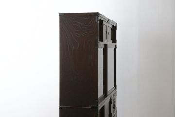 中古　美品　桜木作　岩谷堂箪笥　深い木色と立派な金具が凛とした雰囲気を醸し出す茶箪笥(収納棚、戸棚、茶棚、キャビネット、茶たんす、上下バラ売り可能)(定価約100万円)(R-053577)