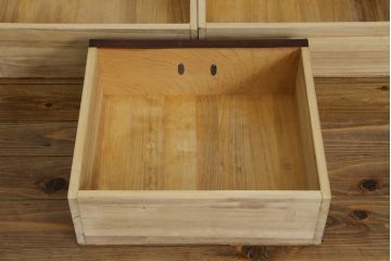 中古　美品　桜木作　岩谷堂箪笥　深い木色と立派な金具が凛とした雰囲気を醸し出す茶箪笥(収納棚、戸棚、茶棚、キャビネット、茶たんす、上下バラ売り可能)(定価約100万円)(R-053577)