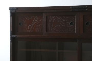 中古　美品　桜木作　岩谷堂箪笥　深い木色と立派な金具が凛とした雰囲気を醸し出す茶箪笥(収納棚、戸棚、茶棚、キャビネット、茶たんす、上下バラ売り可能)(定価約100万円)(R-053577)