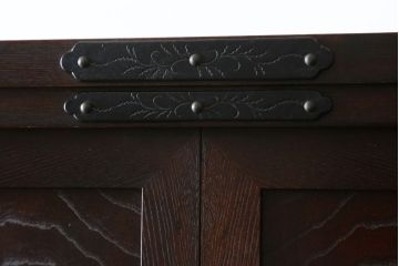 中古　美品　桜木作　岩谷堂箪笥　深い木色と立派な金具が凛とした雰囲気を醸し出す茶箪笥(収納棚、戸棚、茶棚、キャビネット、茶たんす、上下バラ売り可能)(定価約100万円)(R-053577)