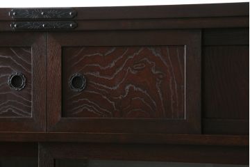 中古　美品　桜木作　岩谷堂箪笥　深い木色と立派な金具が凛とした雰囲気を醸し出す茶箪笥(収納棚、戸棚、茶棚、キャビネット、茶たんす、上下バラ売り可能)(定価約100万円)(R-053577)