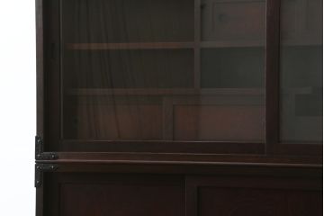 中古　美品　桜木作　岩谷堂箪笥　深い木色と立派な金具が凛とした雰囲気を醸し出す茶箪笥(収納棚、戸棚、茶棚、キャビネット、茶たんす、上下バラ売り可能)(定価約100万円)(R-053577)