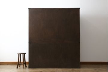 中古　美品　桜木作　岩谷堂箪笥　深い木色と立派な金具が凛とした雰囲気を醸し出す茶箪笥(収納棚、戸棚、茶棚、キャビネット、茶たんす、上下バラ売り可能)(定価約100万円)(R-053577)