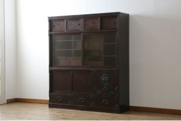 中古　美品　桜木作　岩谷堂箪笥　深い木色と立派な金具が凛とした雰囲気を醸し出す茶箪笥(収納棚、戸棚、茶棚、キャビネット、茶たんす、上下バラ売り可能)(定価約100万円)(R-053577)