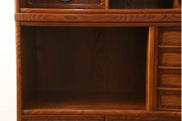 中古　美品　前面ケヤキ材　収納力抜群!動きのある木目が楽しめる大型茶箪笥(茶たんす、食器棚、収納棚、キャビネット)(定価約37万円)(R-053584)