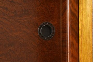 中古　美品　前面ケヤキ材　収納力抜群!動きのある木目が楽しめる大型茶箪笥(茶たんす、食器棚、収納棚、キャビネット)(定価約37万円)(R-053584)