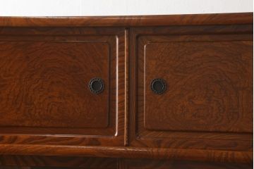 中古　美品　前面ケヤキ材　収納力抜群!動きのある木目が楽しめる大型茶箪笥(茶たんす、食器棚、収納棚、キャビネット)(定価約37万円)(R-053584)