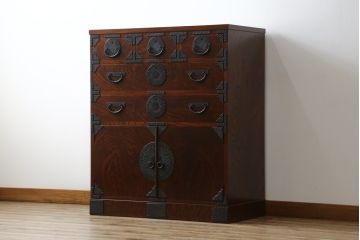 中古　超美品　岩谷堂箪笥　引き出し17杯　収納力抜群!金具のデザインがおしゃれで和モダンな空間におすすめの収納箪笥(チェスト)(R-053592)