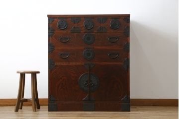 中古　超美品　岩谷堂箪笥　引き出し17杯　収納力抜群!金具のデザインがおしゃれで和モダンな空間におすすめの収納箪笥(チェスト)(R-053592)
