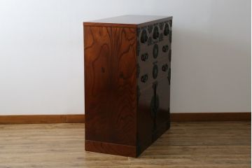 中古　超美品　岩谷堂箪笥　引き出し17杯　収納力抜群!金具のデザインがおしゃれで和モダンな空間におすすめの収納箪笥(チェスト)(R-053592)