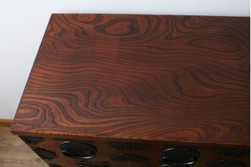 中古　超美品　岩谷堂箪笥　引き出し17杯　収納力抜群!金具のデザインがおしゃれで和モダンな空間におすすめの収納箪笥(チェスト)(R-053592)