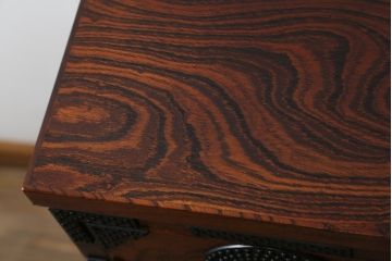 中古　超美品　岩谷堂箪笥　引き出し17杯　収納力抜群!金具のデザインがおしゃれで和モダンな空間におすすめの収納箪笥(チェスト)(R-053592)