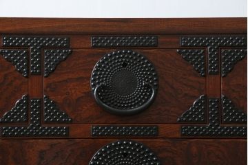 中古　超美品　岩谷堂箪笥　引き出し17杯　収納力抜群!金具のデザインがおしゃれで和モダンな空間におすすめの収納箪笥(チェスト)(R-053592)
