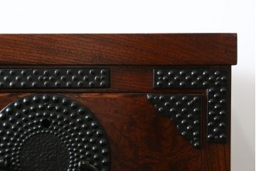 中古　超美品　岩谷堂箪笥　引き出し17杯　収納力抜群!金具のデザインがおしゃれで和モダンな空間におすすめの収納箪笥(チェスト)(R-053592)