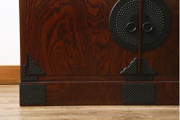 中古　超美品　岩谷堂箪笥　引き出し17杯　収納力抜群!金具のデザインがおしゃれで和モダンな空間におすすめの収納箪笥(チェスト)(R-053592)