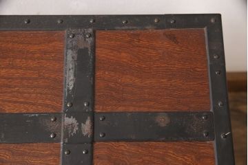 和製ヴィンテージ　工芸品　総ケヤキ材　かくし付き　重厚な金具が魅力的な酒田船箪笥(帳箱、銭箱、引き出し、チェスト、小箪笥、小物収納、ビンテージ)(定価約300万円)(R-053595)