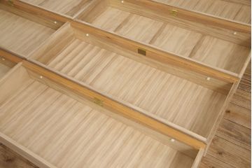 中古　美品　漆塗り　屋久杉の杢目が楽しめる上品な佇まいの整理箪笥(整理たんす、和たんす、和箪笥)(R-053597)