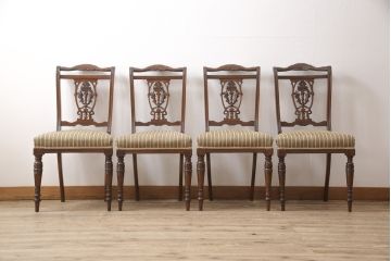 イギリスアンティーク　マホガニー材　緩やかにカーブを描く背もたれのデザインと凝った彫刻が魅力的な上手物のダイニングチェア4脚セット(椅子、イス)(R-053600)