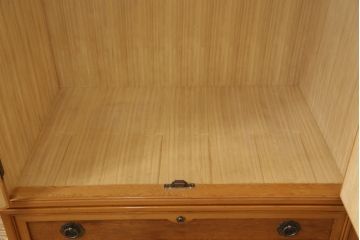 中古　美品　漆塗り　屋久杉の密につまった杢目が美しいワードローブ(洋服タンス、和たんす、引き出し)(R-053602)