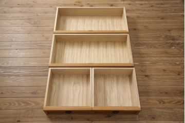 中古　美品　漆塗り　屋久杉の密につまった杢目が美しいワードローブ(洋服タンス、和たんす、引き出し)(R-053602)