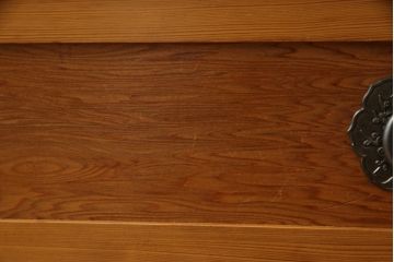 中古　美品　漆塗り　屋久杉の密につまった杢目が美しいワードローブ(洋服タンス、和たんす、引き出し)(R-053602)