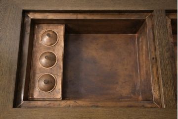 中古　最高級品　鉄刀木(タガヤサン)無垢材　重硬で緻密な質感が魅力的な関西火鉢(ローテーブル、長火鉢、リビングテーブル、木製火鉢、囲炉裏、座卓)(R-053603)