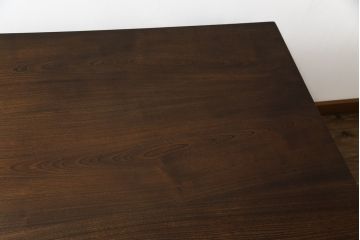 中古　美品　国産民芸家具　天板ケヤキ材(欅)　挽き物の脚が気品を感じさせるダイニングテーブル(食卓、4人掛け、6人掛け、8人掛け)(R-053606)