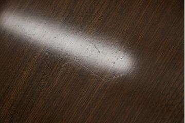 中古　美品　国産民芸家具　天板ケヤキ材(欅)　挽き物の脚が気品を感じさせるダイニングテーブル(食卓、4人掛け、6人掛け、8人掛け)(R-053606)