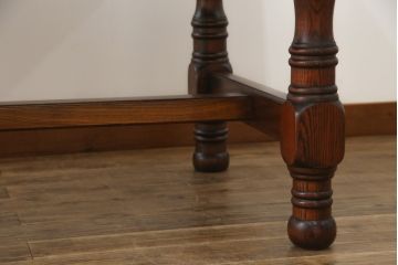 中古　美品　国産民芸家具　天板ケヤキ材(欅)　挽き物の脚が気品を感じさせるダイニングテーブル(食卓、4人掛け、6人掛け、8人掛け)(R-053606)