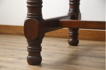 中古　美品　国産民芸家具　天板ケヤキ材(欅)　挽き物の脚が気品を感じさせるダイニングテーブル(食卓、4人掛け、6人掛け、8人掛け)(R-053606)