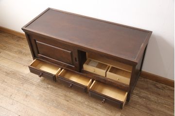 北海道民芸家具　落ち着いた木の色合いが魅力的なサイドボード(テレビ台、収納棚)(R-053608)
