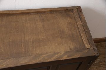 中古　北海道民芸家具　天板・脚(台輪)付きリメイク　高級感とシックな印象を与える、衣装盆付きのローボード(引き出し、チェスト、リビングボード、テレビ台、テレビボード、着物箪笥)(R-053609)