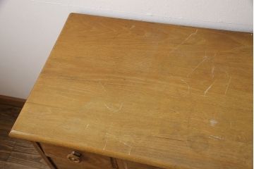 アンティーク家具　オーク材　ナチュラルな色合いがかわいらしいニーホールデスク(両袖机、在宅ワーク、在宅用ワークデスク、机)(R-053657)