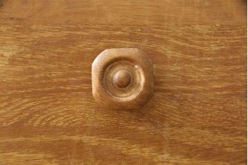 アンティーク家具　オーク材　ナチュラルな色合いがかわいらしいニーホールデスク(両袖机、在宅ワーク、在宅用ワークデスク、机)(R-053657)