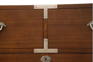 中古　美品　国産　銀色の金具が渋い総桐箪笥(桐たんす、収納タンス、衣装箪笥、チェスト)(R-053660)