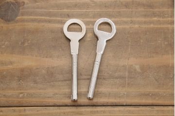 中古　美品　国産　銀色の金具が渋い総桐箪笥(桐たんす、収納タンス、衣装箪笥、チェスト)(R-053660)