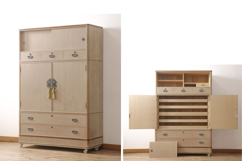中古　伝統工芸品　桑材のワンポイントがおしゃれな加茂総桐箪笥　(R-053662)